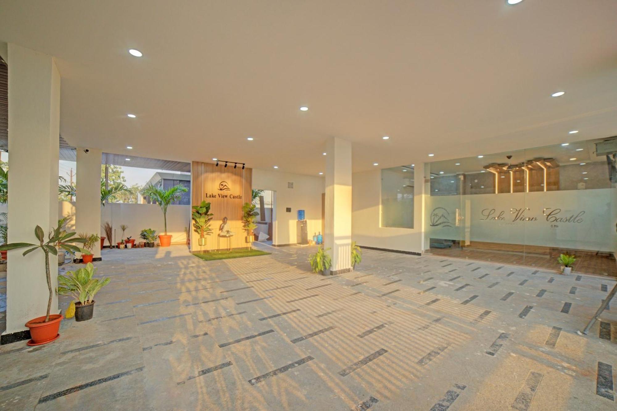 Hotel Collection O Lakeview Castle Warangal Exterior foto