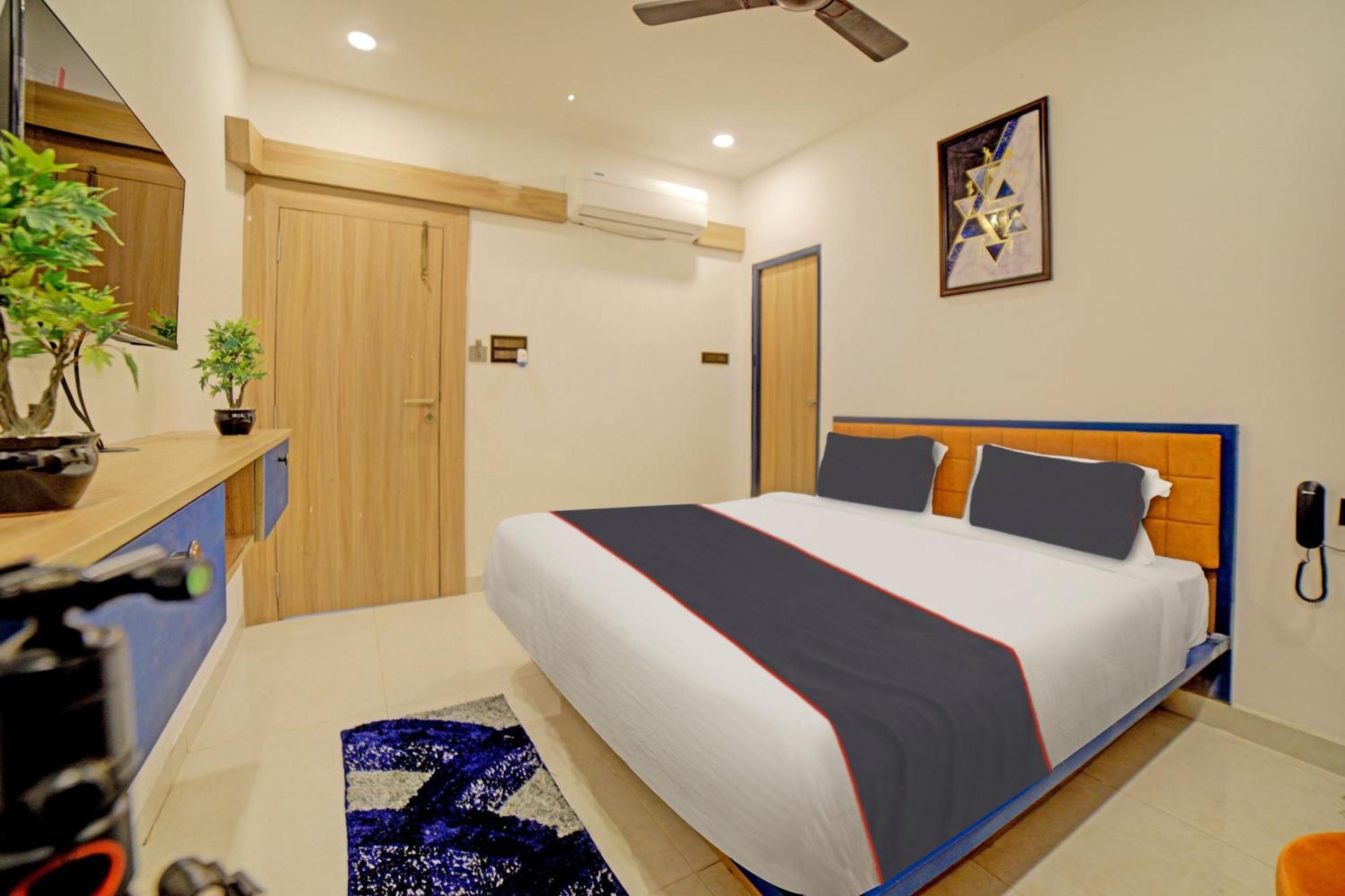 Hotel Collection O Lakeview Castle Warangal Exterior foto